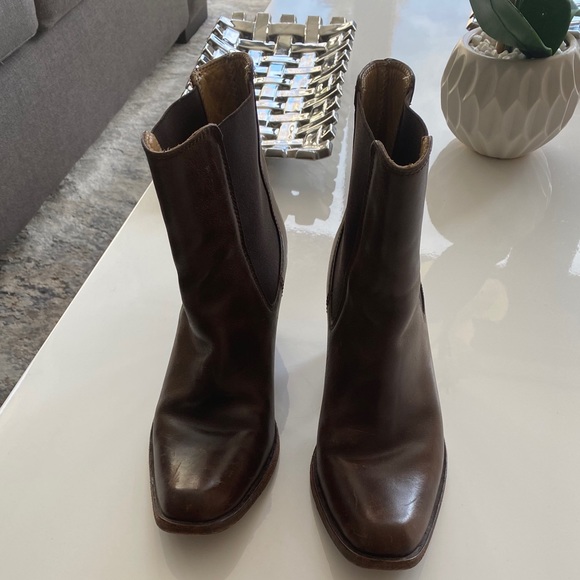 Gorgeous FRYE boots, size 6! - Picture 2 of 2